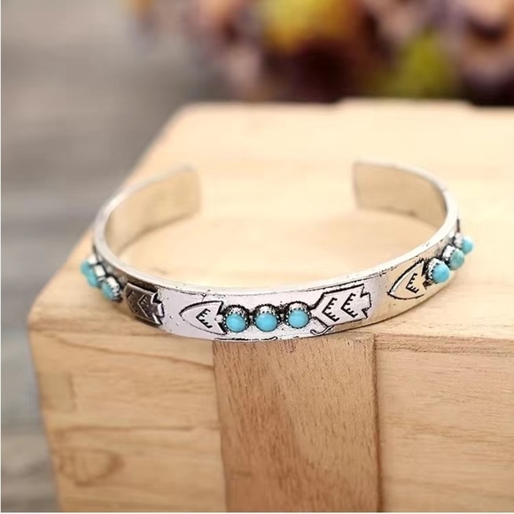Southwest Style Turquoise Arrow Cuff Bracelet - Picture 3 of 5